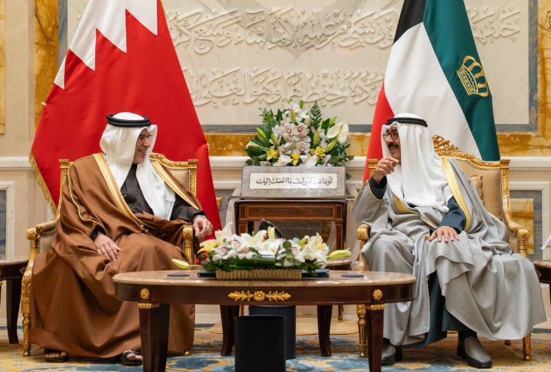 HRH Prince Salman meets Kuwaiti Amir after arriving on state visit